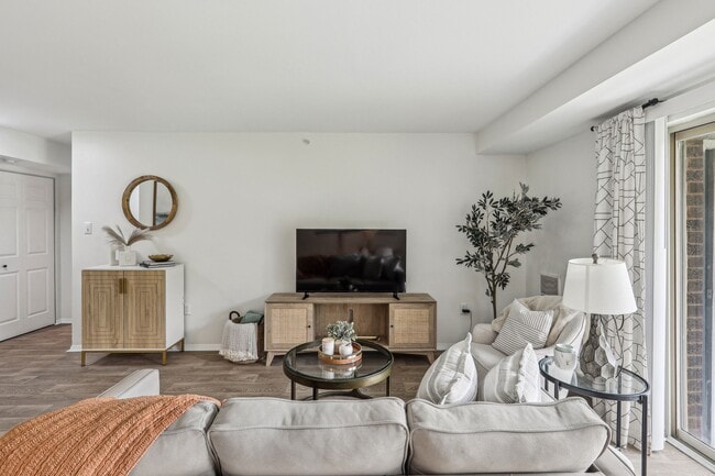 Photo - Aspen at Lake Trail