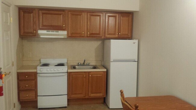 Photo - College Court One-Bedroom - Sublet Availab...