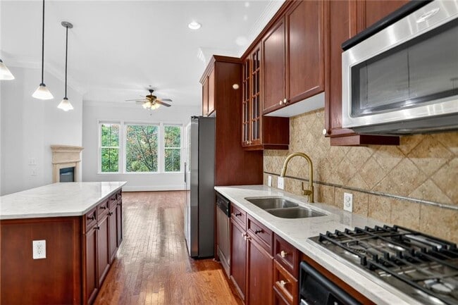 Building Photo - 11 Perimeter Center E Unit 1411