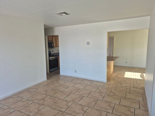 Photo - 4- Bedroom 1.5 bath home with over 1400sqft of living space!!