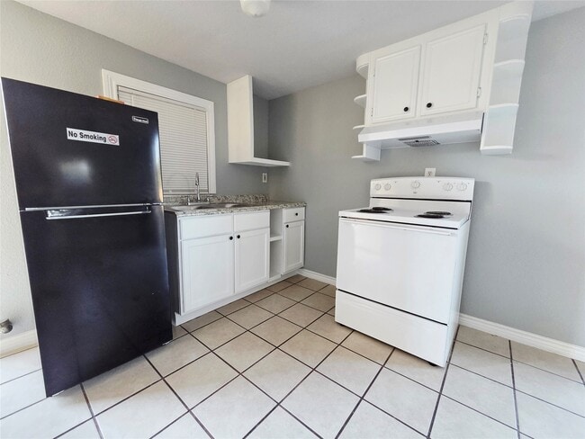 Photo - 5403 Ave Q 1/2