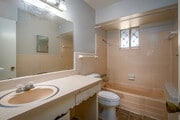 1BR, 1BA - 725SF