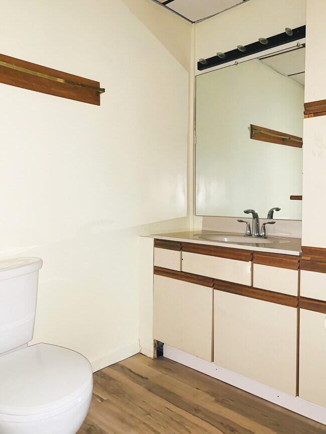 Photo - 148 N Champlain St Unit APT 2