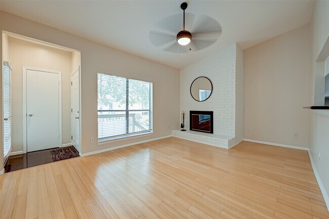 Photo - 2001 Bering Dr