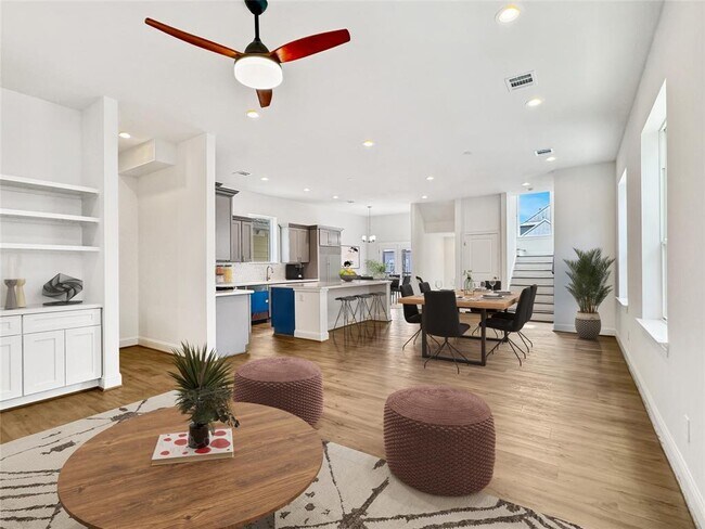 Photo - 1221 W 16th St Unit B