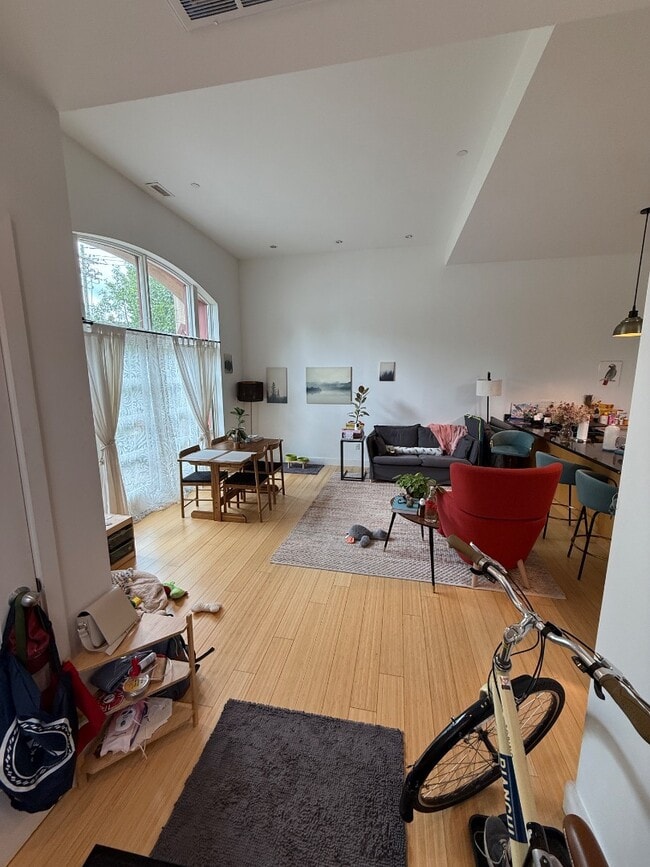 Photo - 453 Trapelo Rd