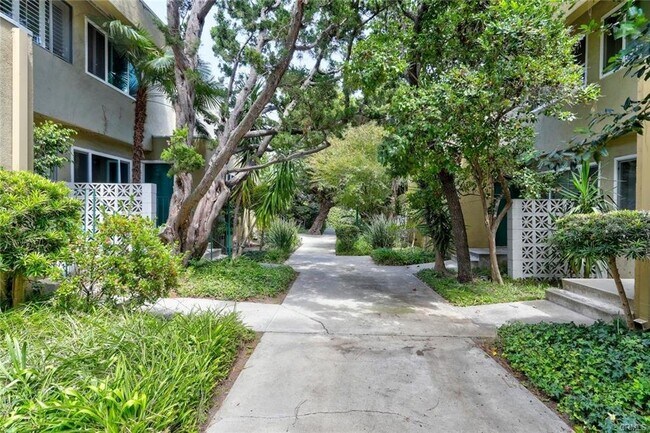 11138 Aqua Vista St Unit 9