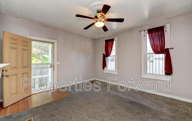 Photo - 673 E Sycamore St