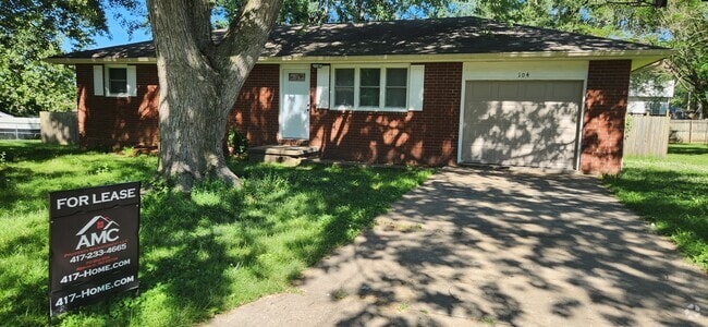 Building Photo - 104 N Teakwood Ave Rental