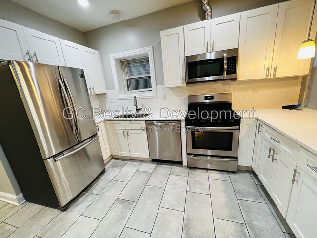 Photo - 3739 W Shakespeare Ave