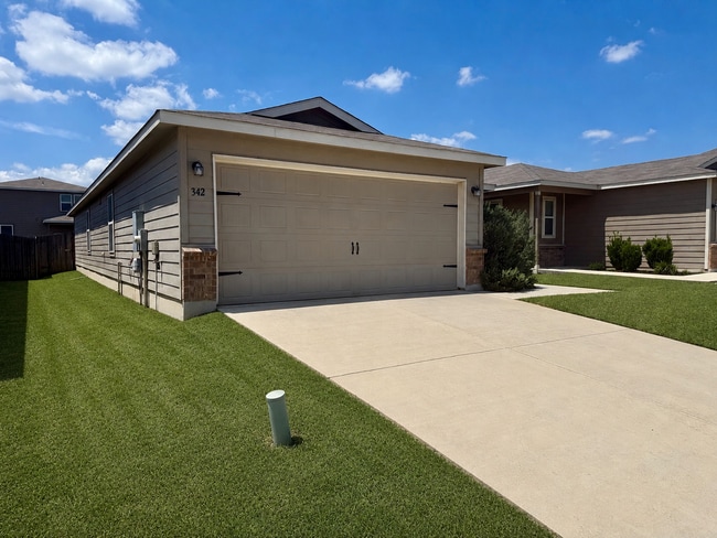 Photo - Beautiful 3 bedroom, 2.5 bathroom with an office in a prime New Braunfels location!