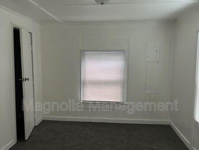Photo - 208 First St.