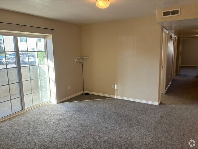 Building Photo - Ground Floor 3 Bedroom Condo Unit 1