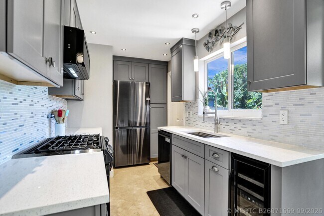 1041 SW 32nd St