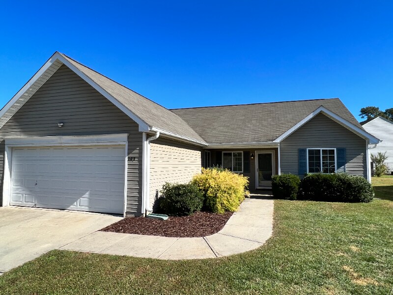 Photo - 203 Walnut Crossing Dr House