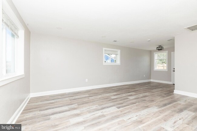 Photo - 719 Cotter Rd