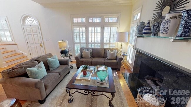 Photo - 1141 Dilworth Crescent Row