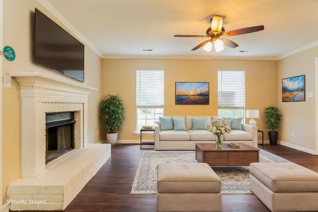 Photo - 215 Dolphin Ct