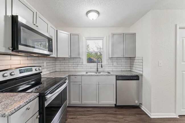 Building Photo - Fully Renovated 2BR/2BA + Bonus Room – Quiet Living with Spacious Backyard!  1st Month is FREE!