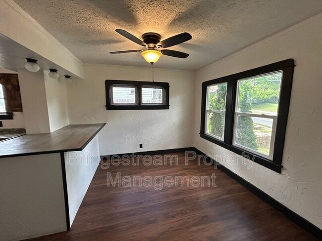 Photo - 216 W Hillcrest Ave