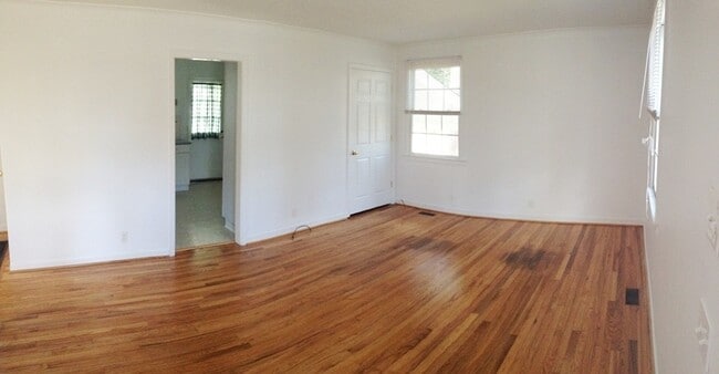 Photo - Lovely 2 bedroom home with hardwood floors, deck and sweet location in Chapel Hill