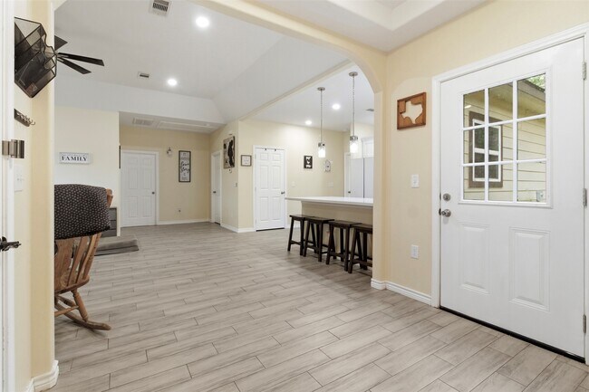 Photo - 16529 Kingsbury Dr