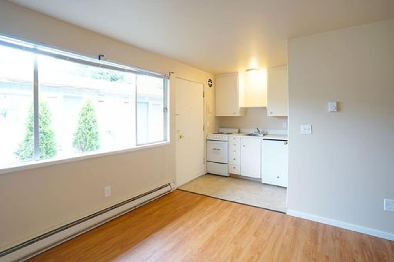 Photo - Crown Colony