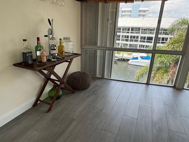 Photo - 3051 NE 47th Ct Unidad 308