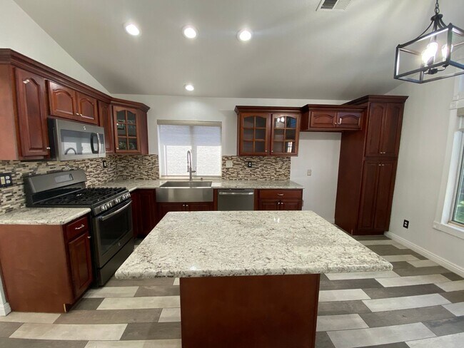 Photo - Gorgeous Rancho Vista 3 bedroom + den