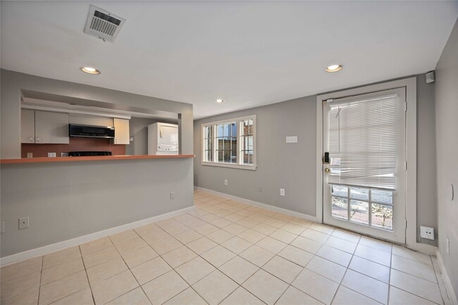 Photo - 1711 Wentworth St