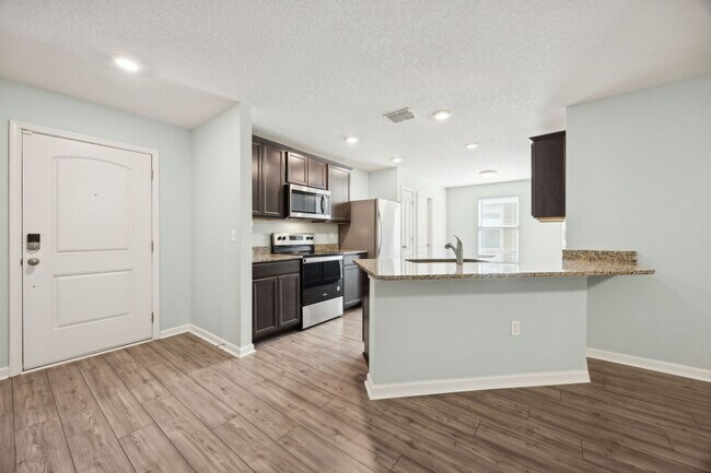 Photo - Adorable 3/2 in Lumber Creek