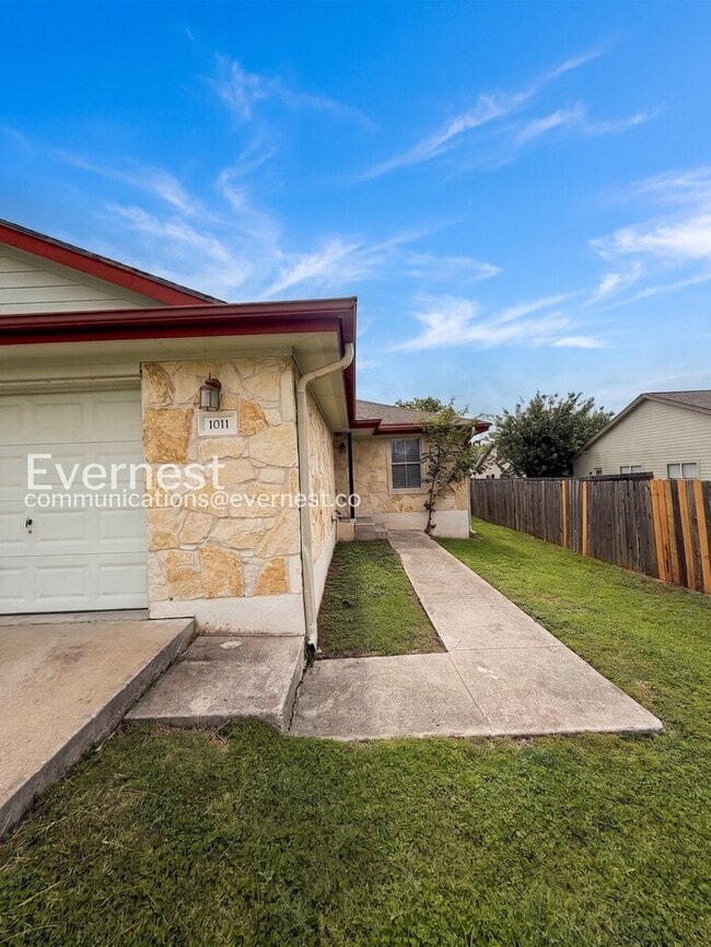 Photo - 1011 Iola Dr