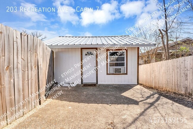 Building Photo - 203 Recreation Ave Unit Cabin 7