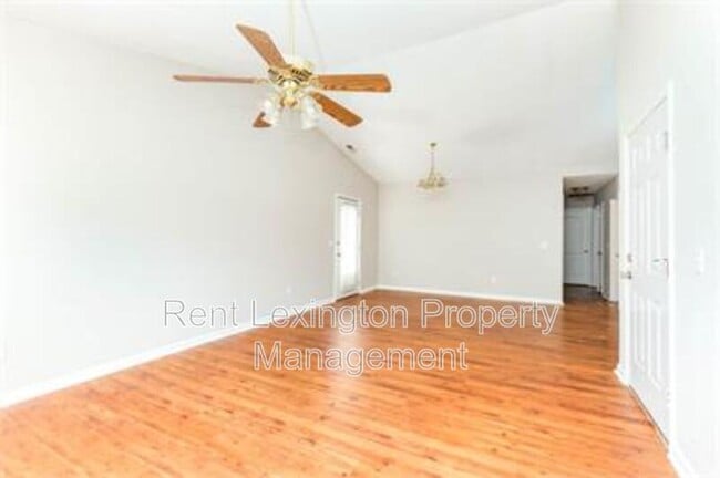 Photo - 300 Elkchester Cir