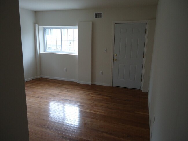 8029 Erdrick St Unidad 1