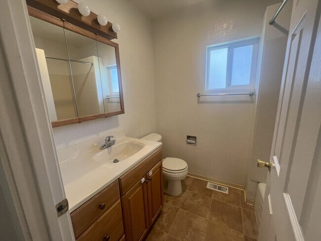 Photo - 3 Bed, 1 Bath Home Unit 432