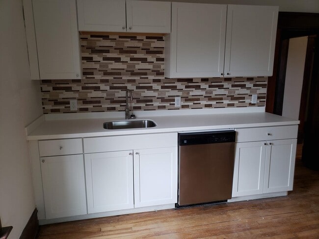 Building Photo - 369 S Winooski Ave