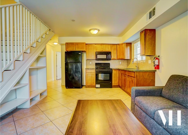 Building Photo - 1245.5 W 37th Dr Rental