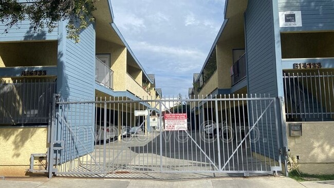 Building Photo - 14733 Nelson Ave E Unit #212