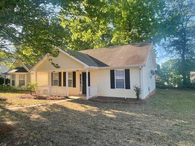 Photo - Charming ranch-style 2 Bedroom 1 Bath home in Pineville offering comfortable single-level living.
