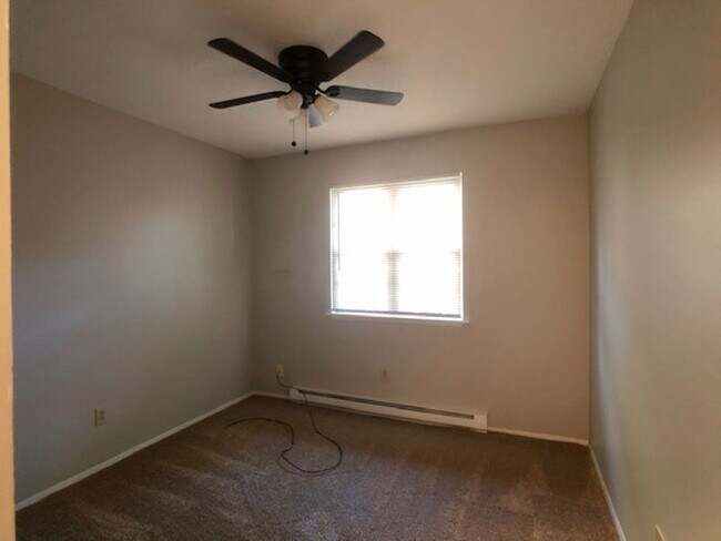 Photo - dj Unit 40 B