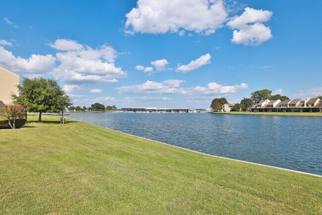 Photo - 12600 Melville Dr Unidad 318B