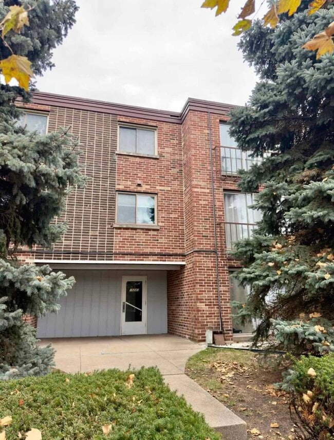 Building Photo - 10241 Central Ave Unit 1b