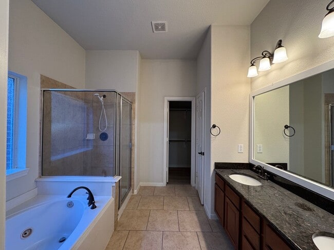 Photo - 34 N Montfair Park Cir