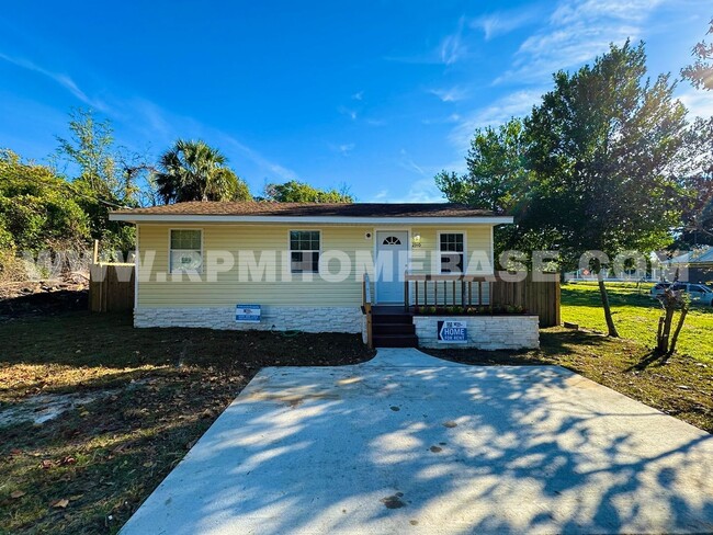 2 bed, 1 bath on large lot with fenced in ... - 2 bed, 1 bath on large lot with fenced in ... Casa