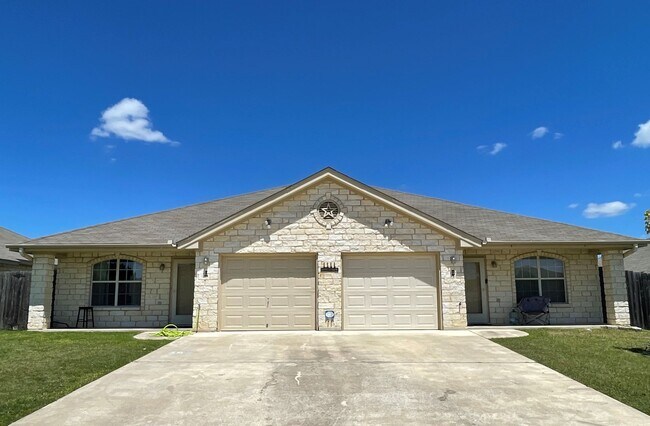 Building Photo - 1111 Powder River Dr Unit A