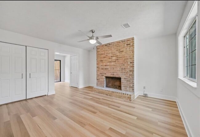 Photo - 1159 Saint Augustine Pl NE