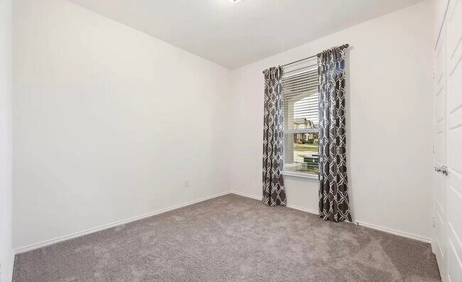 Photo - 100 Jarbridge Dr