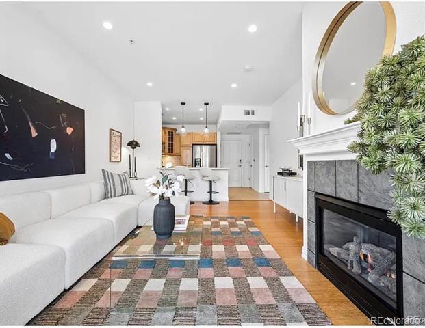 Building Photo - 2700 E Cherry Creek S Dr Unit 218