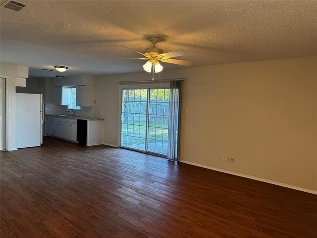 Photo - 1006 Warrington Dr